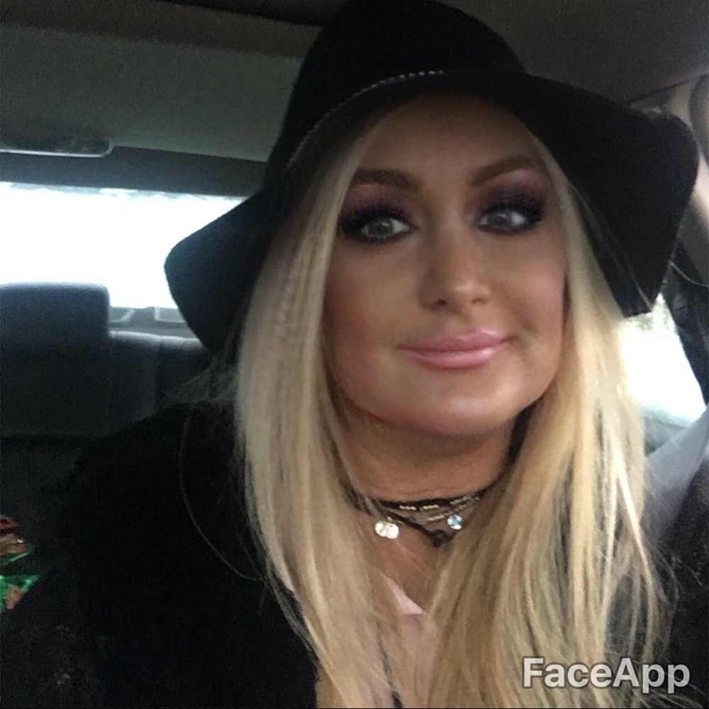 Meet your Posher, Kelly